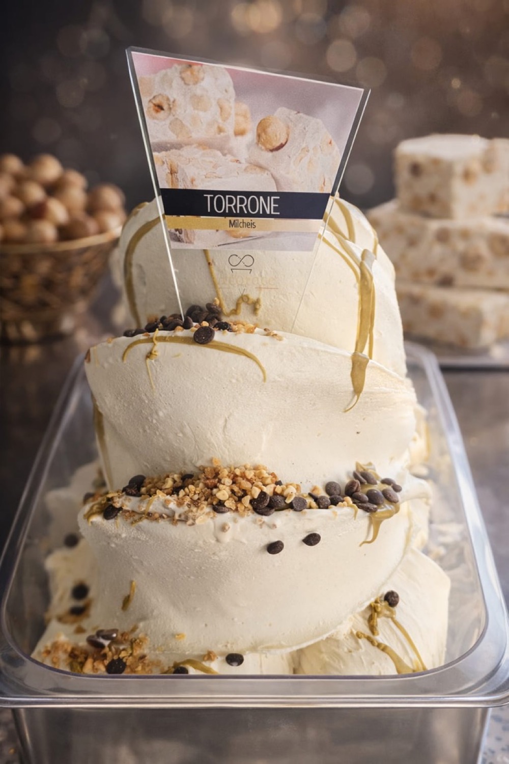 Arcorace Torrone-Gelato mit Nüssen und Schokolade
